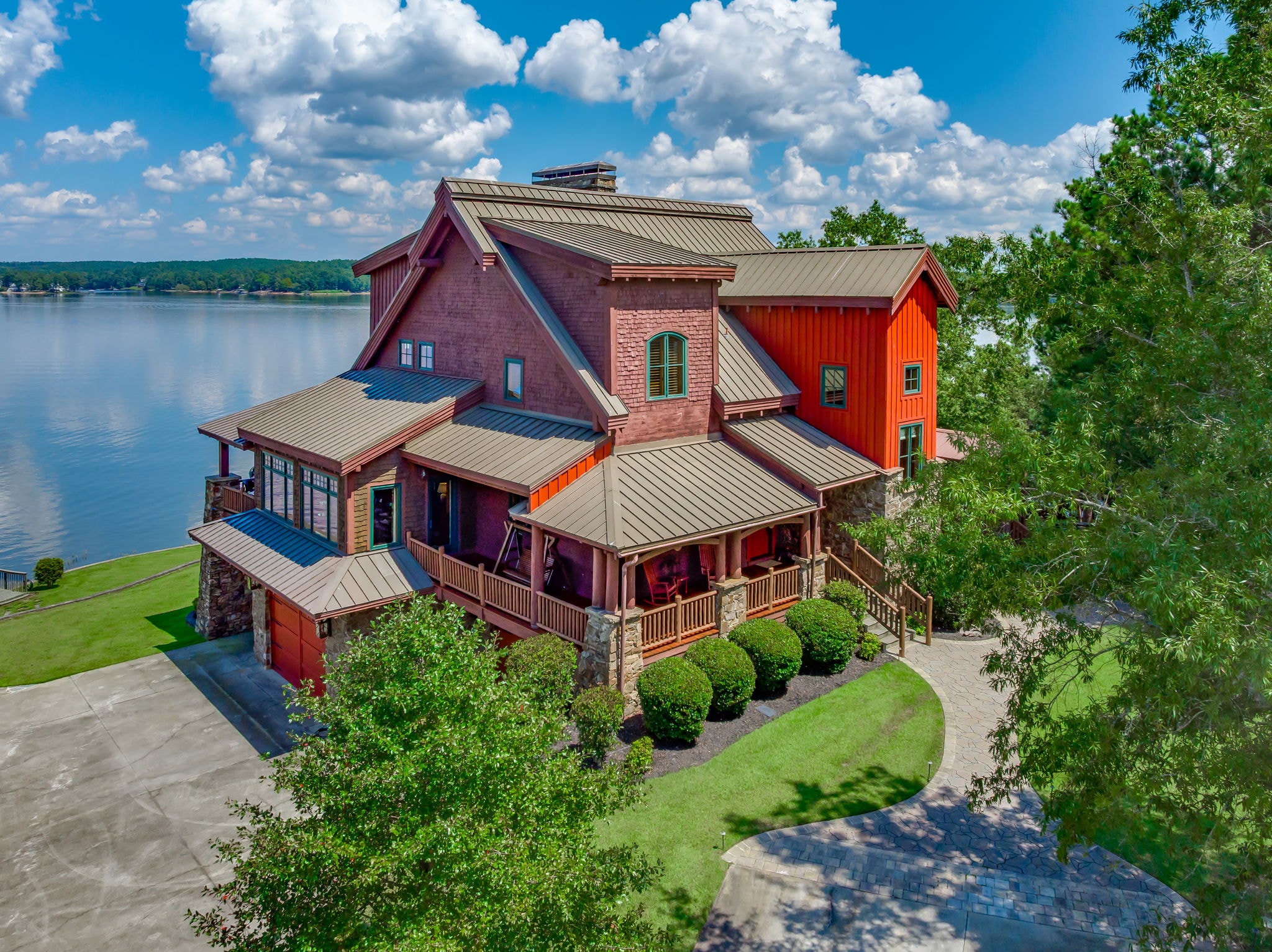 Rock Bridge Lodge exterior — timber and stone lodge architecture on Lake Wateree